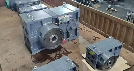 ZLYJ250-16减速机在安装中 保证输出轴与挤出机的螺杆轴精准对中